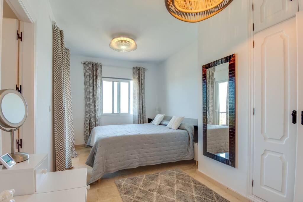 Beachfront Townhouse Estepona Bagian luar foto