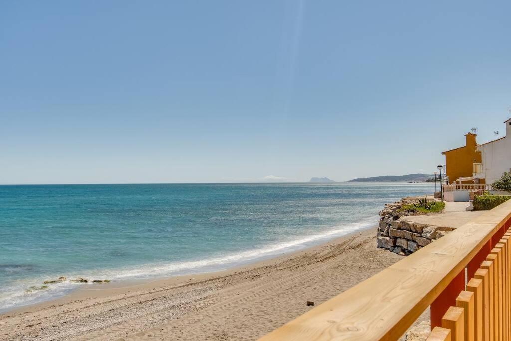 Beachfront Townhouse Estepona Bagian luar foto