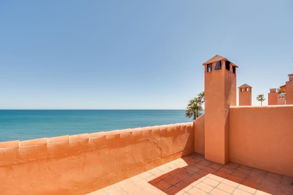 Beachfront Townhouse Estepona Bagian luar foto