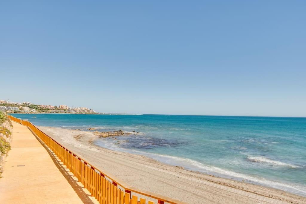Beachfront Townhouse Estepona Bagian luar foto