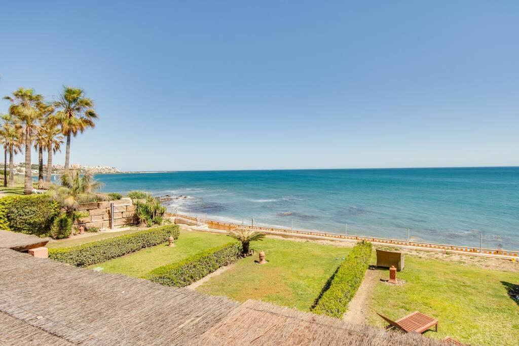 Beachfront Townhouse Estepona Bagian luar foto