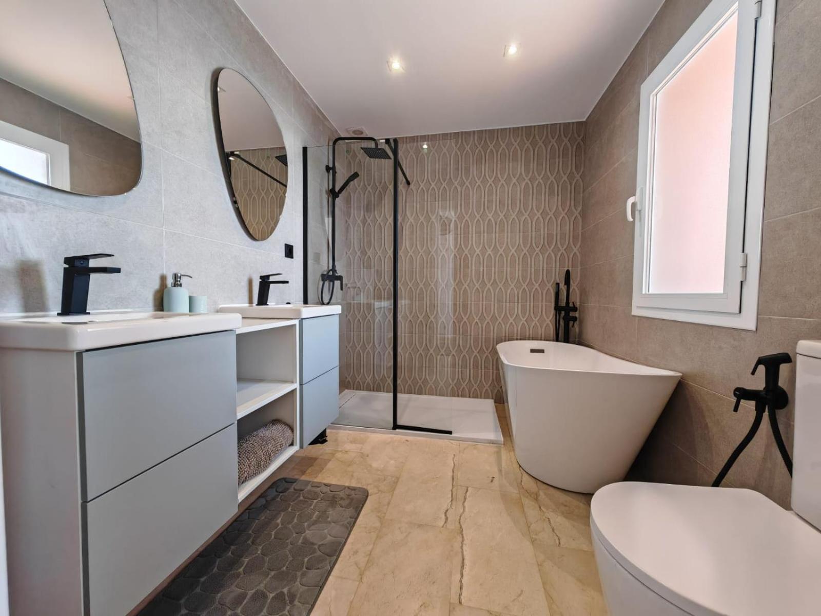 Beachfront Townhouse Estepona Bagian luar foto