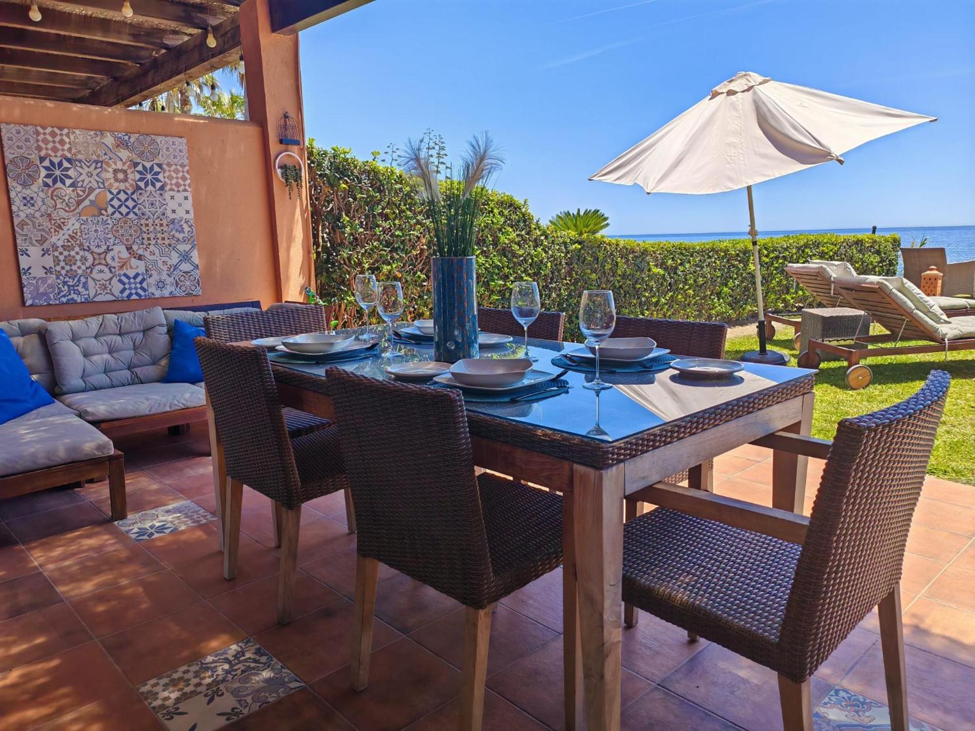 Beachfront Townhouse Estepona Bagian luar foto