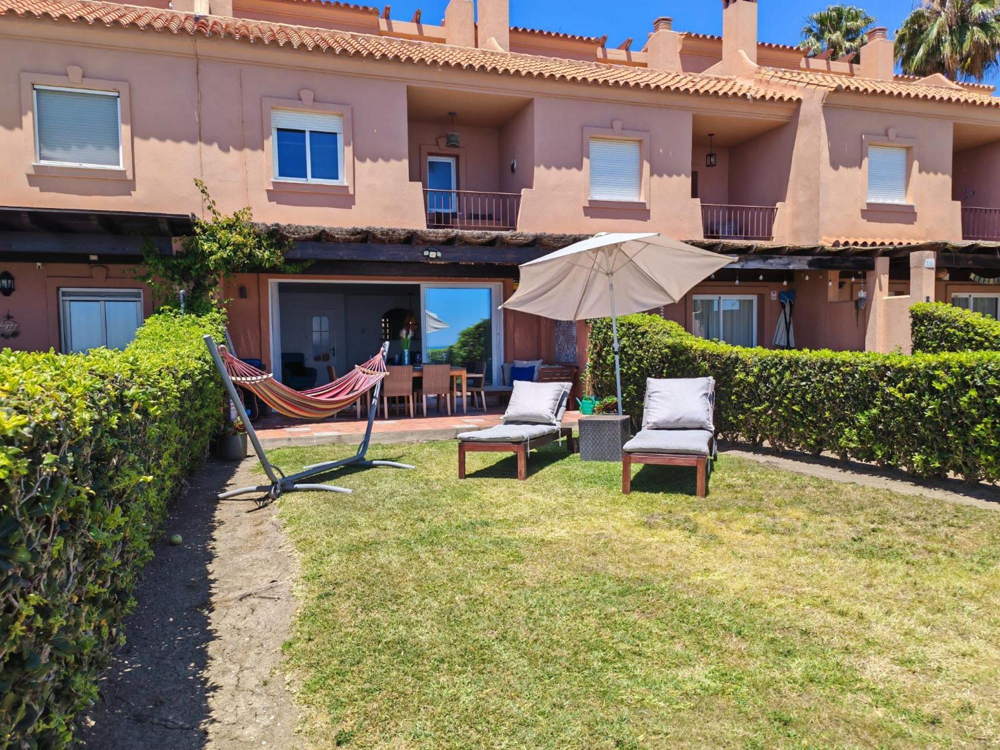 Beachfront Townhouse Estepona Bagian luar foto