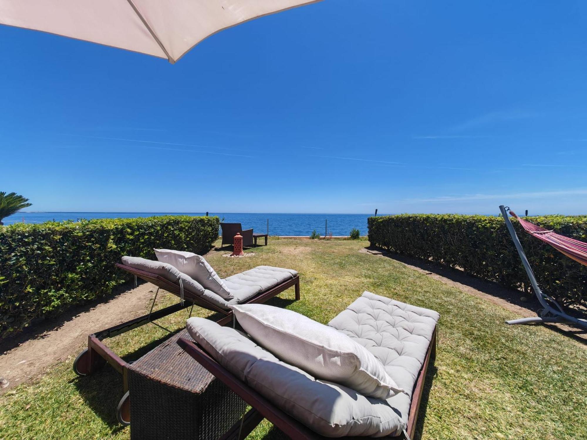 Beachfront Townhouse Estepona Bagian luar foto