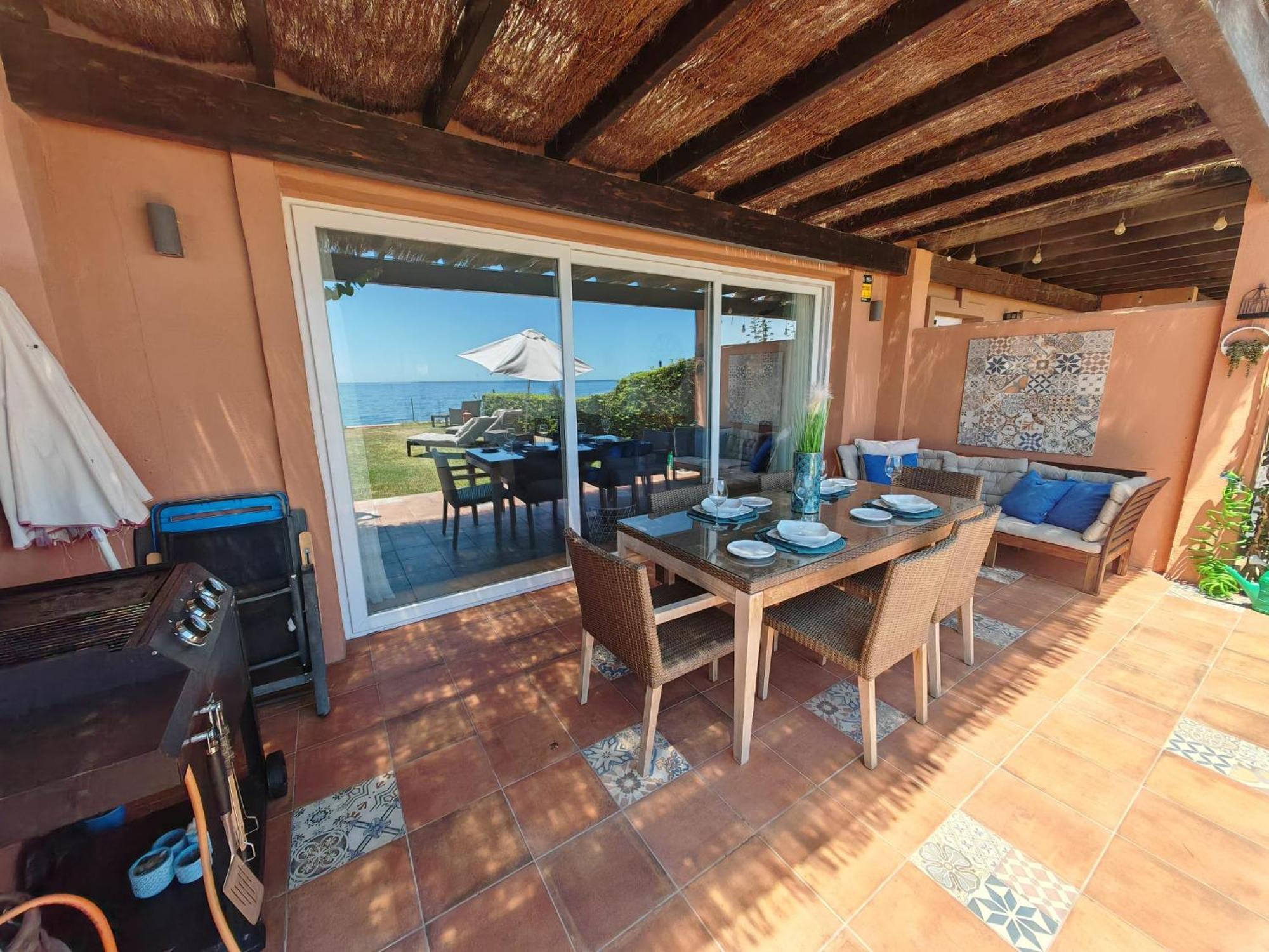 Beachfront Townhouse Estepona Bagian luar foto