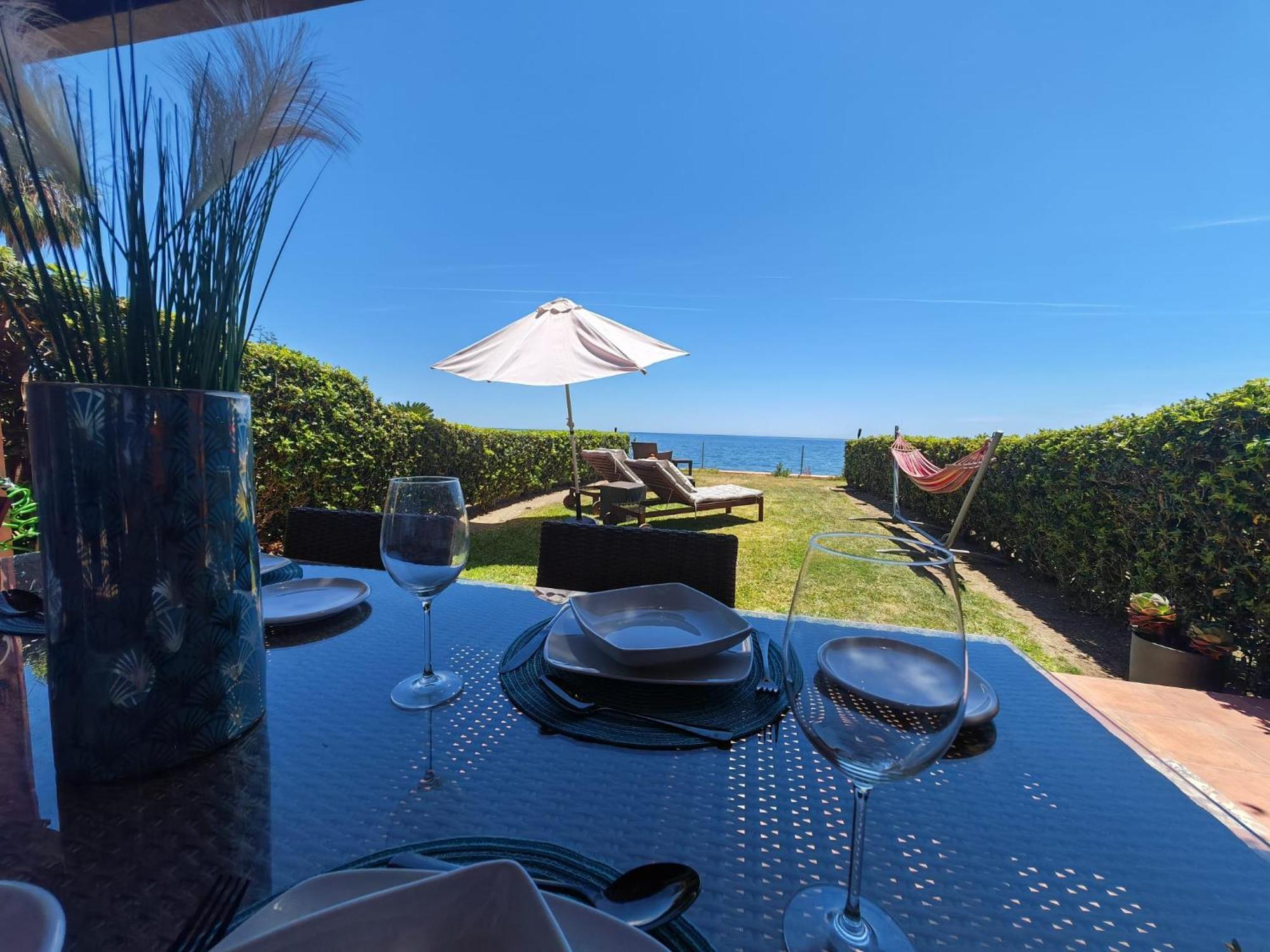 Beachfront Townhouse Estepona Bagian luar foto